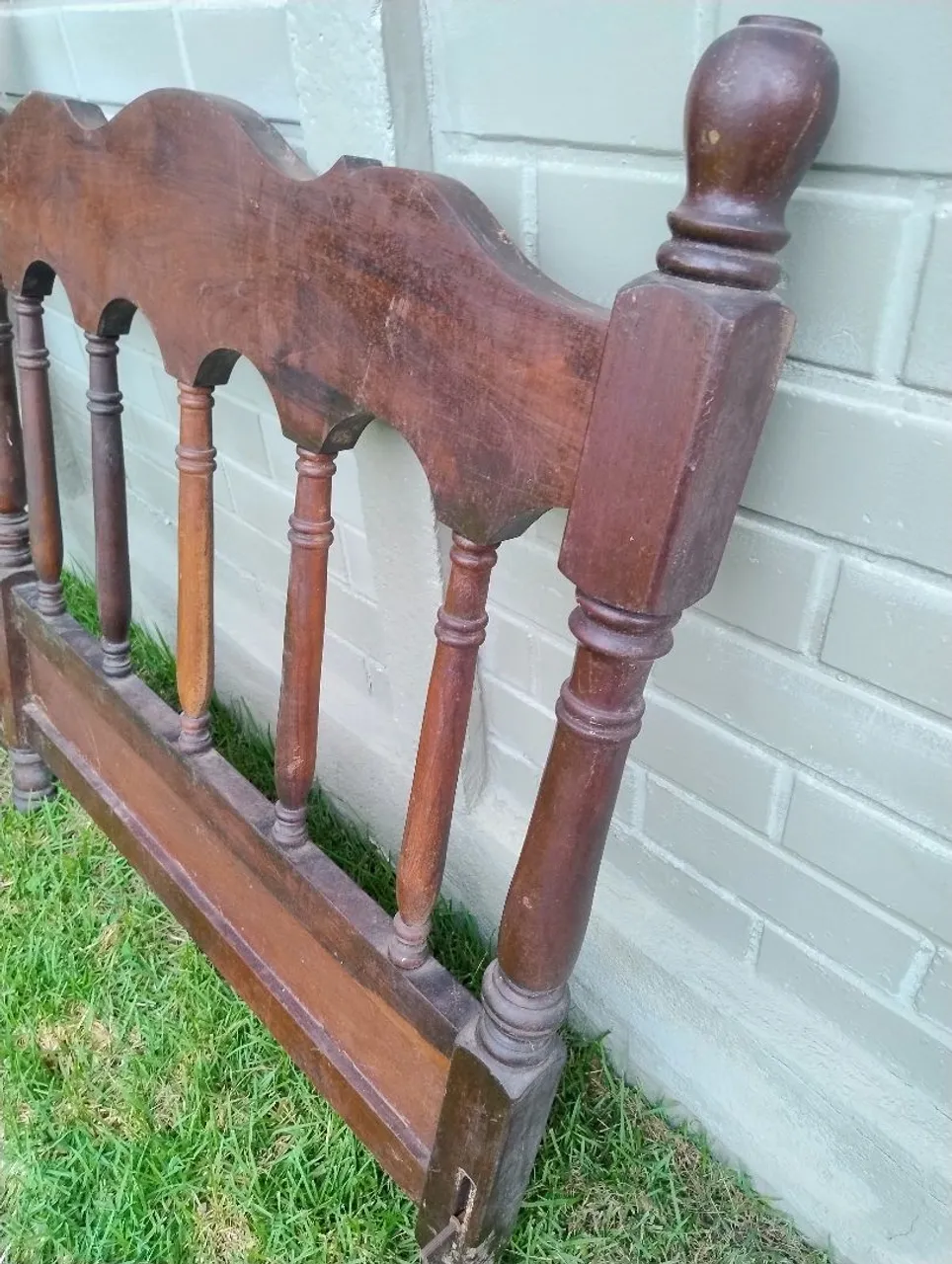 Cabeceira de Cama Antiga em Madeira Maciça