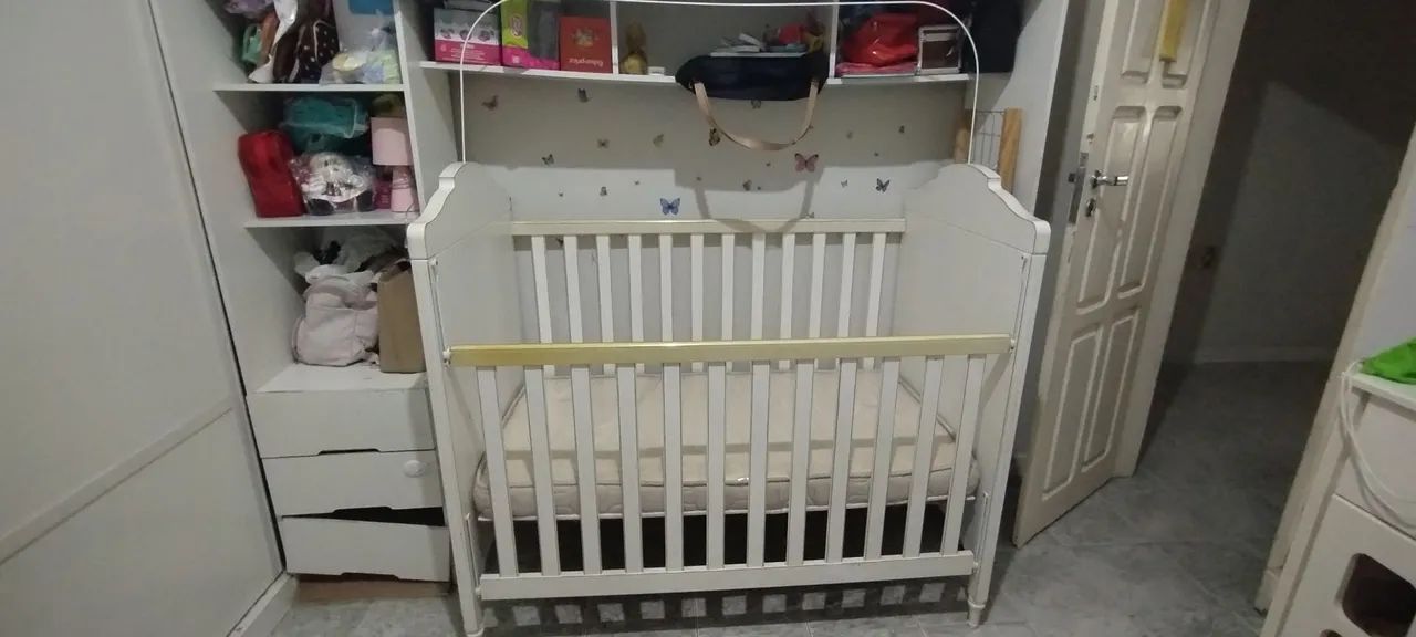 Berço Infantil Branco com Detalhes
