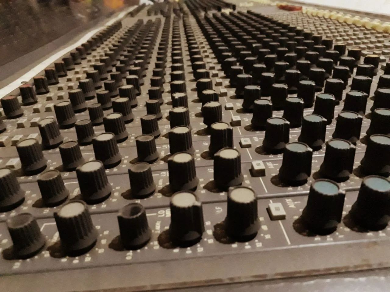 Mesa SOUNDCRAFT VENUE II 40 canais com Meter Bridge - Foto 2