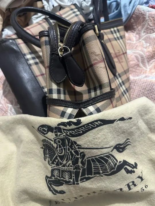 Maxi Bolsa Burberry Original com numeração série  - Foto 4
