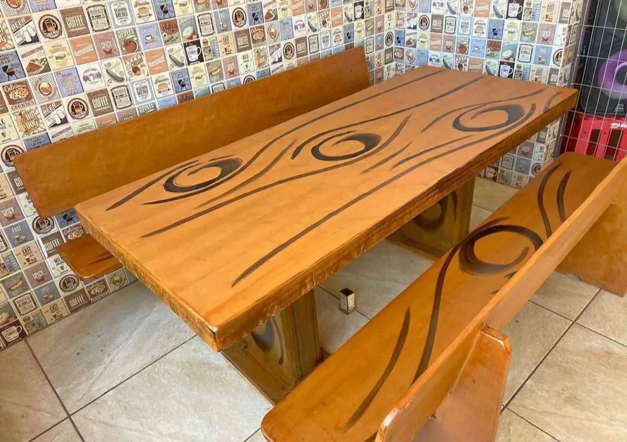 Mesa de Ardósia rústica com bancos embutidos