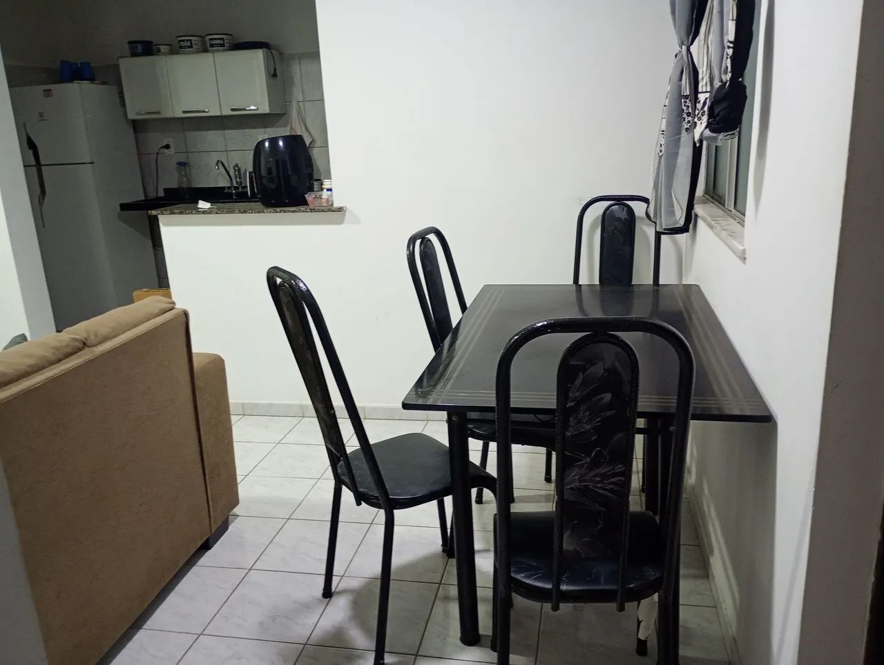 Vendo mesa de mármore. 64739711837697121