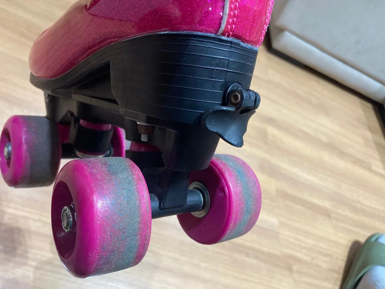 Patins Infantis Rosa Glitter tamanho ajustável de 31 a 34 - Foto 5