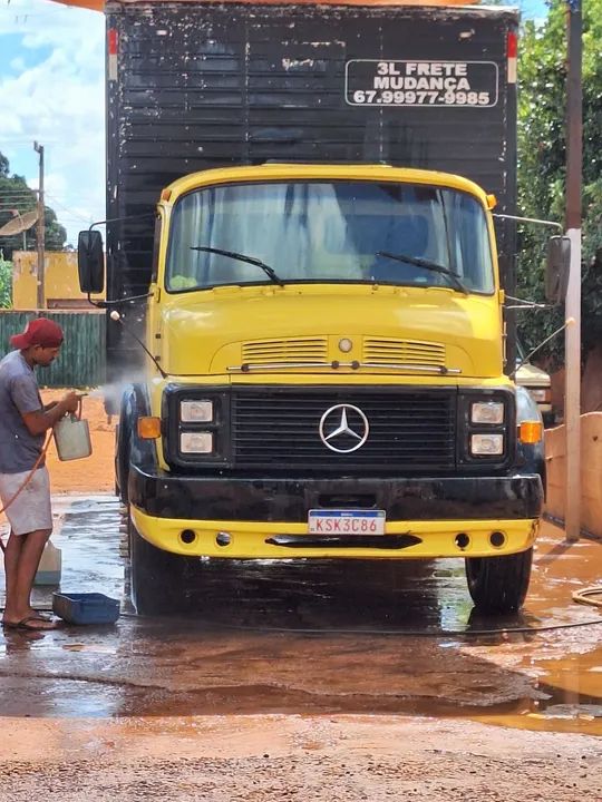 Vendo-se Caminhão bau 1513 