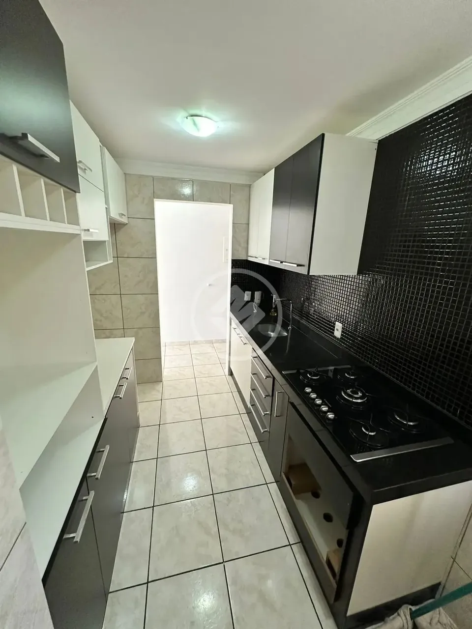 APARTAMENTO COM 2 QUARTOS SENDO 1 SUITE E VARANDA CONDOMINIO FECHADO COM AREA DE LAZER cod