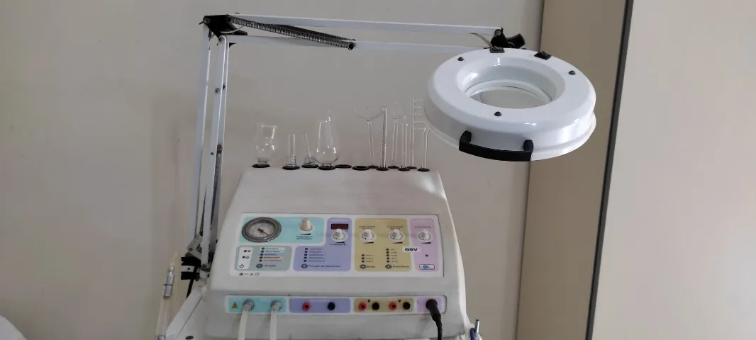 Equipamento de Estética CK G5V + Carrinho com Lupa - R$2.500