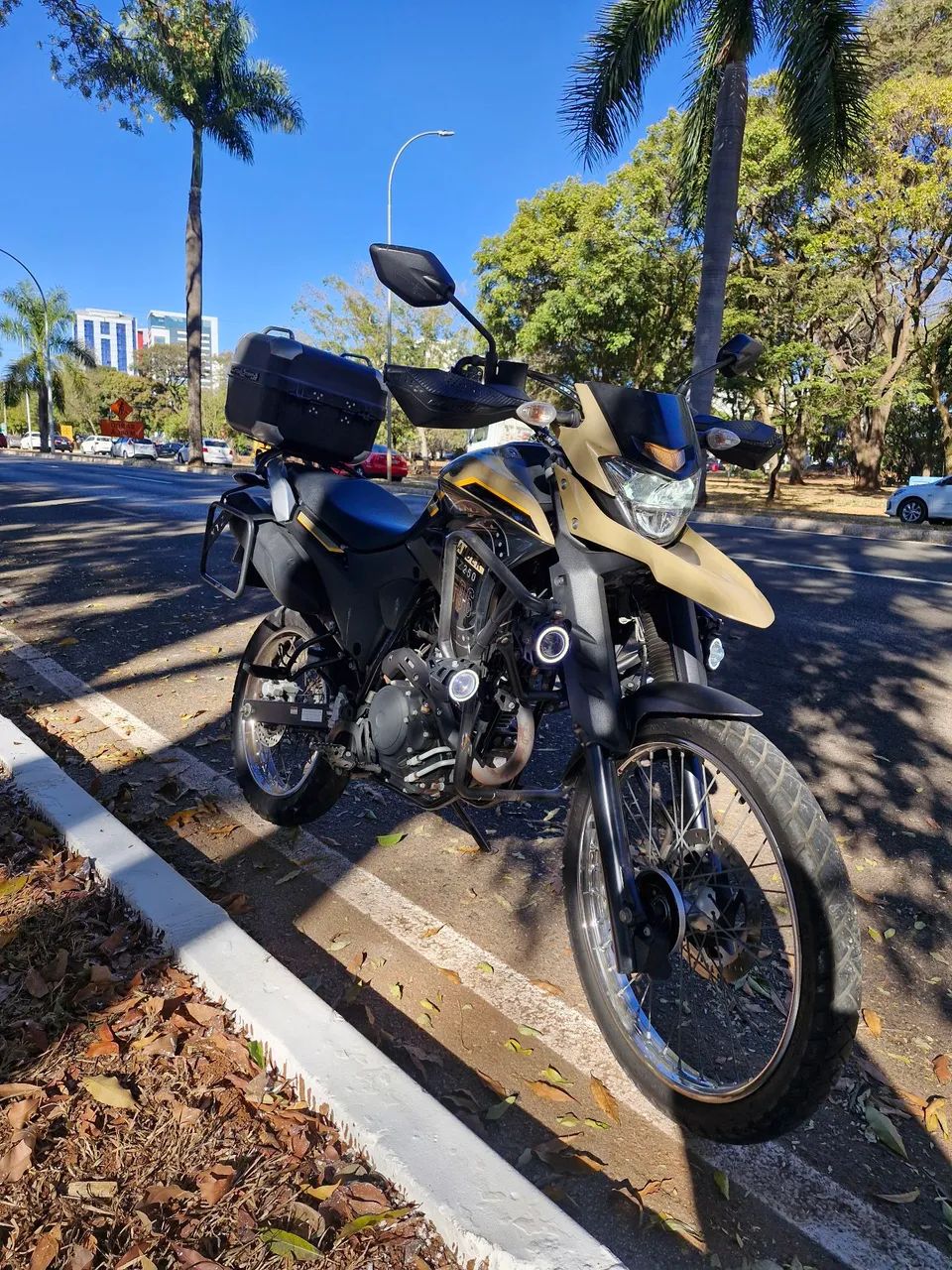 Moto XTZ 250 Lander