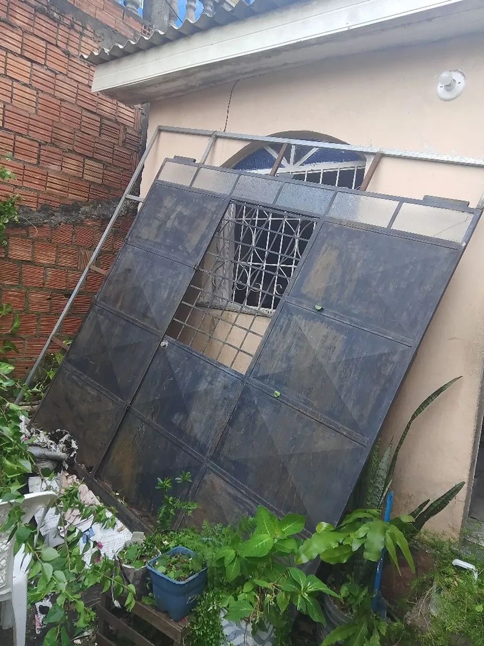 VENDO PORTÃO DE FERRO 