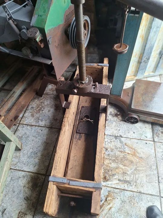 Prensa pra mandioca com rosca sem fim