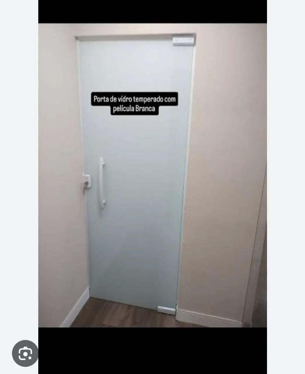 Porta de Vidro Temperado com Película Branca