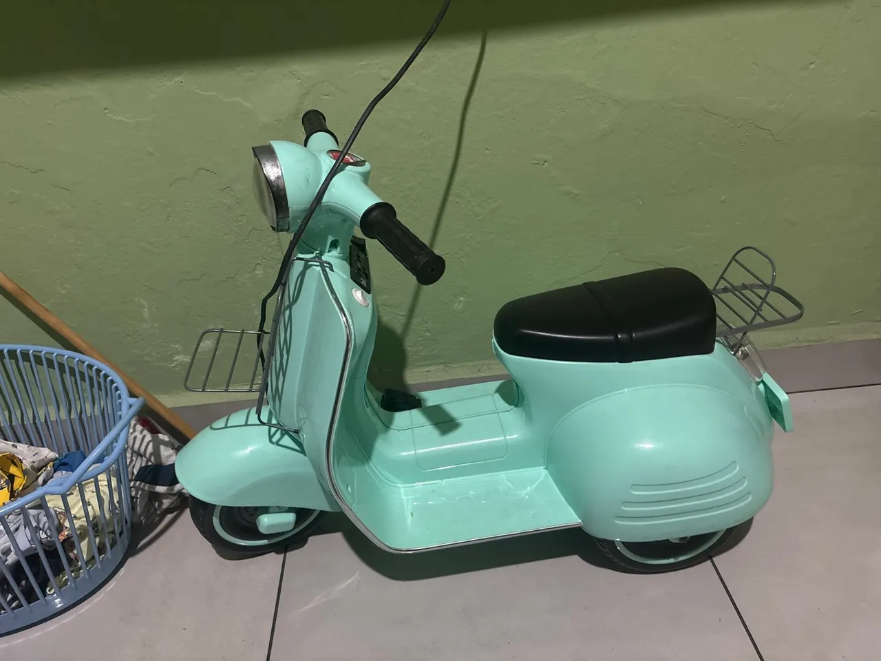Mini Moto Elétrica Infantil - Estilo Vespa