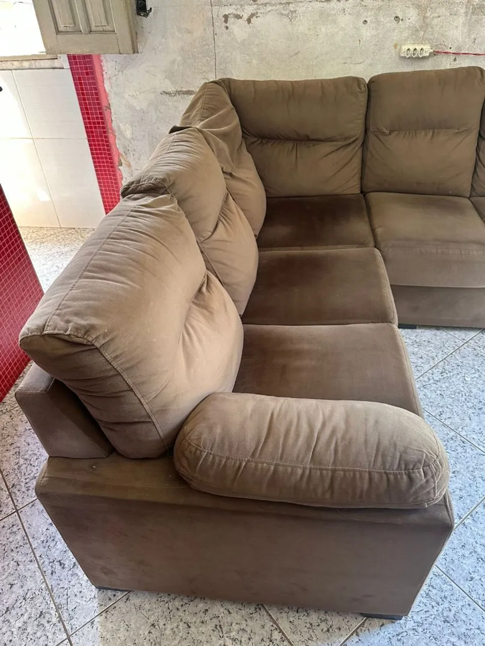 Sofá de canto grande e confortável