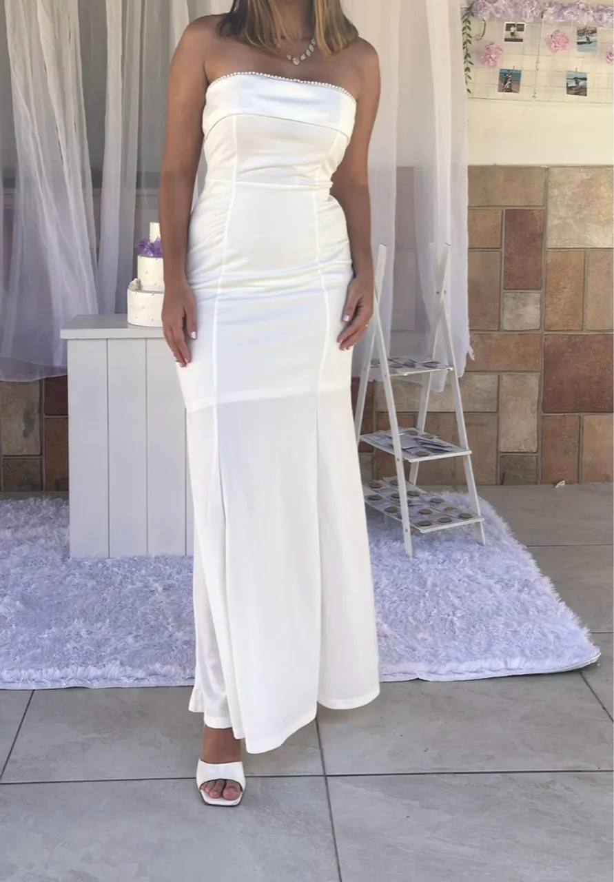 Vestido branco elegante de noiva