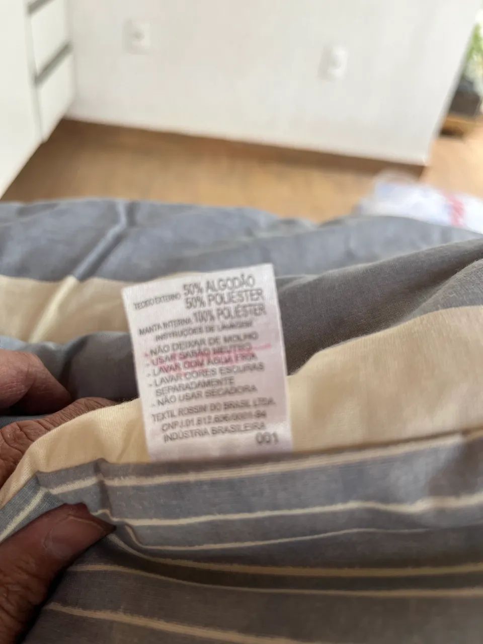 Edredon M Martan King com 2 fronhas azul e branco Medida 2,40M X 2,80M - Foto 5