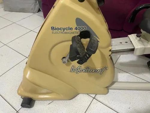 Bicicleta ergométrica horizontal Moviment 4000 - Foto 2