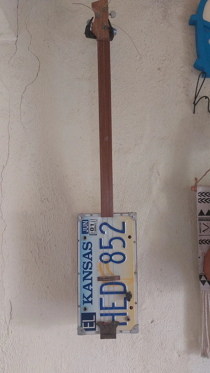 License plate guittar