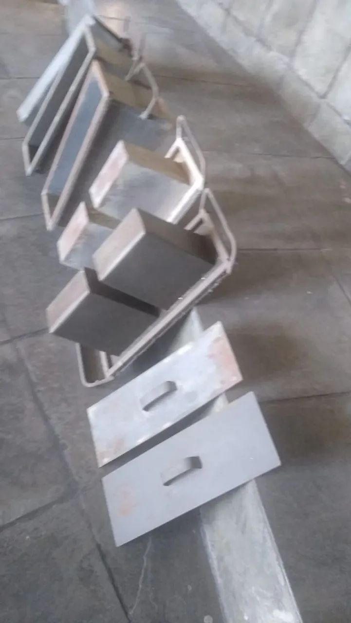 Selling cement block mold kit BRL 500,64363609312898120