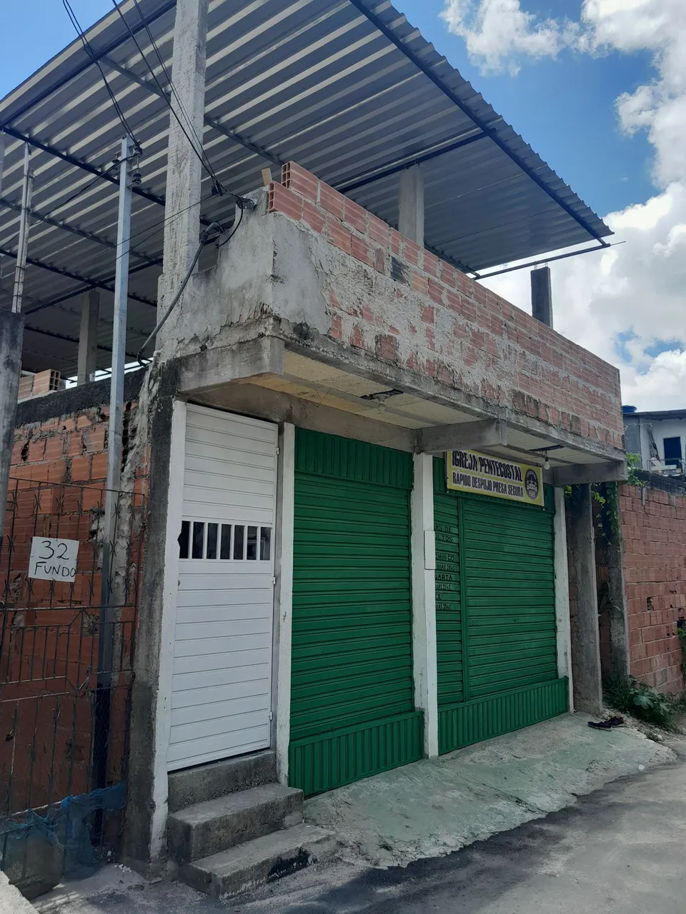 Ponto comercial com lage livre.