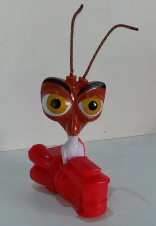 Boneco Dr. Barata de "Monstros VS Aliens"