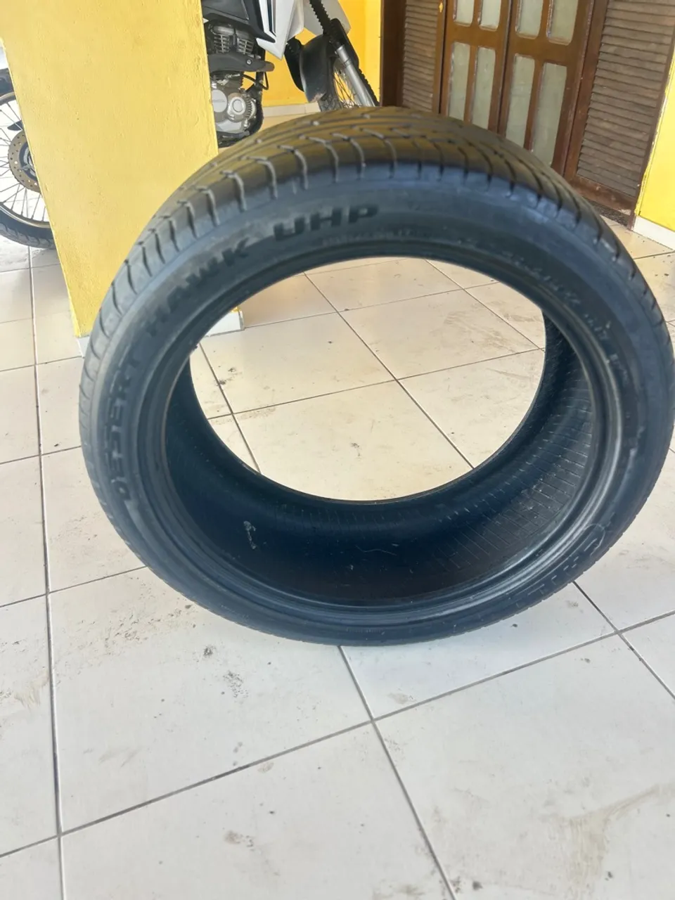 Pneu seminovo 285/40 aro 22