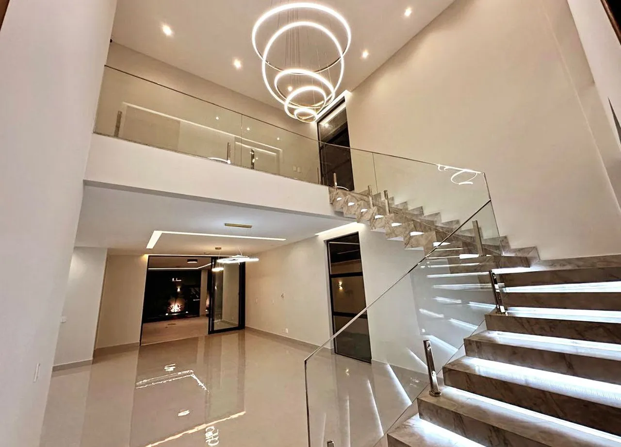 VENDO Casa duplex recém construída no condomínio Damha