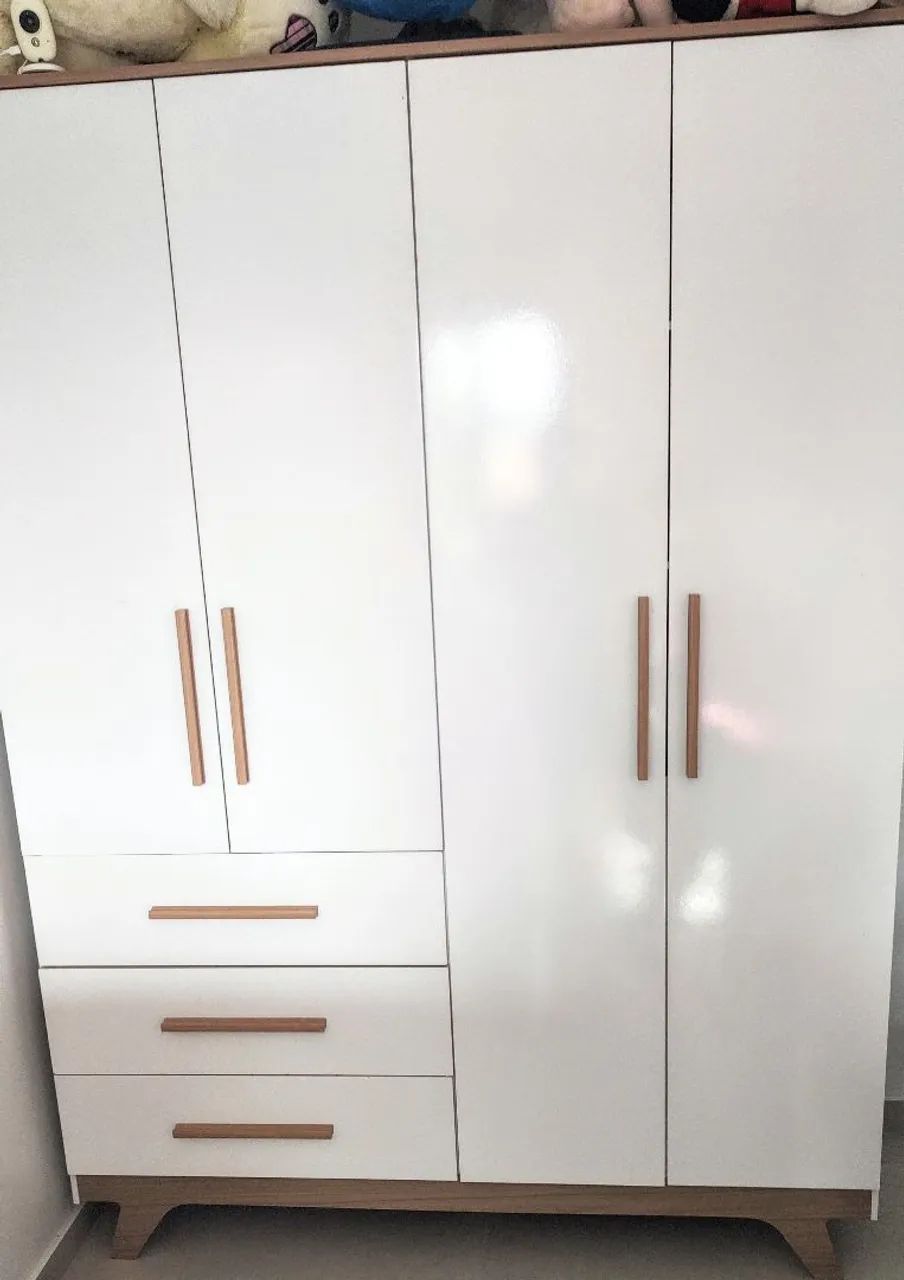 Guarda-Roupa solteiro com 3 gavetas e 2 portas 