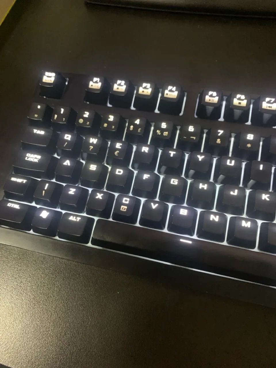 Teclado gamer mecânico quickfire luz branca - Foto 2