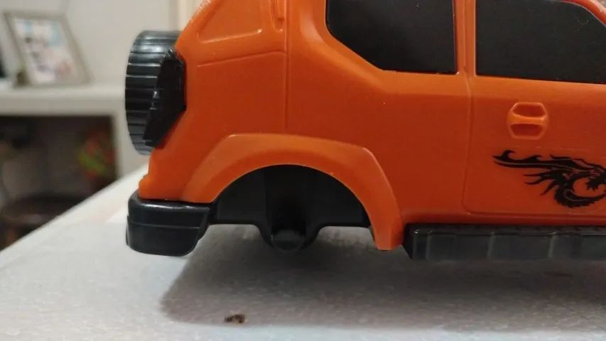 Lote Com 2 Carros Em Miniatura 1/24 (sucata) - Foto 4