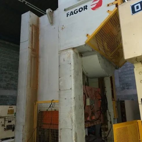 Prensa Freio Fricção Fagor, 250 ton, mesa de 1500mm x 1000mm - Foto 3