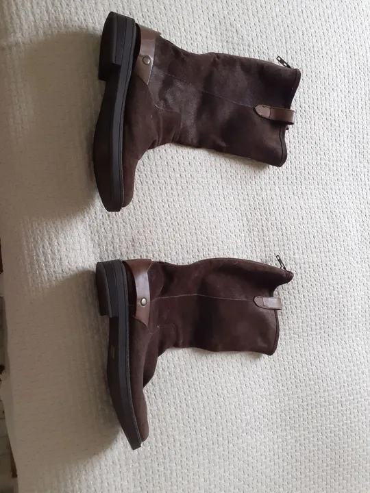 Botas de cano alto marrom