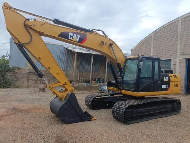 ESCAVADEIRA CATERPILLAR MODELO 320D2L ANO 2016