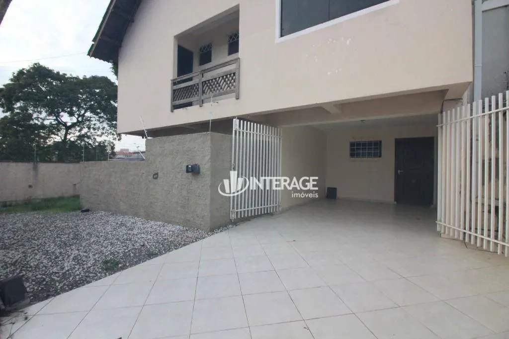 Sobrado com 4 Quartos para alugar, 330 m² por R$ 4.645/mês - Fazendinha - Curitiba/PR