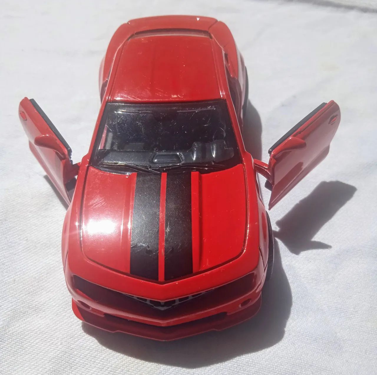 Miniatura Chevrolet Camaro Vermelho Lindo! Abre Portas - Foto 5