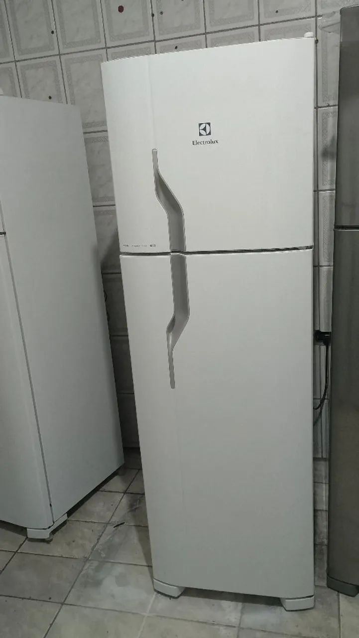 Geladeira Eletrolux Frost Free $$1400$$
