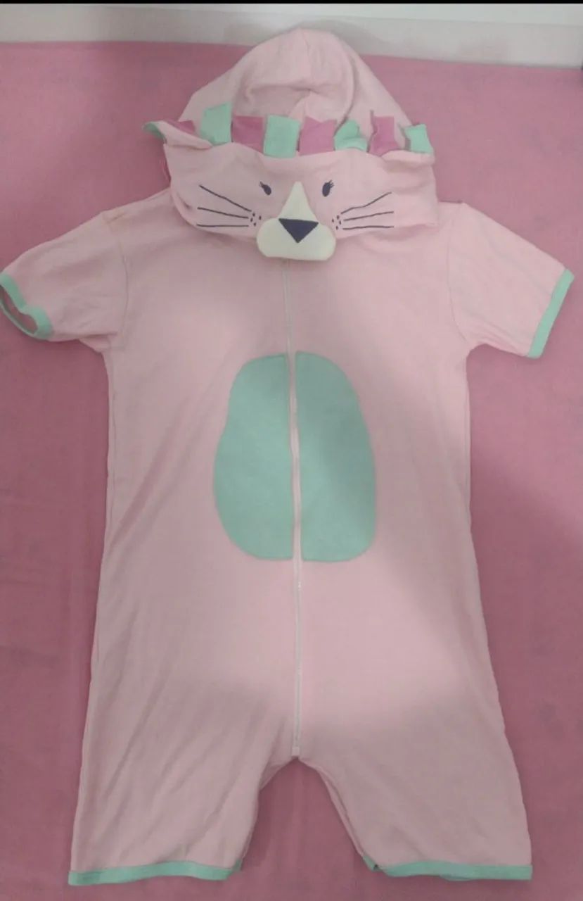 Pijama Macacão Infantil de Leão Rosa
