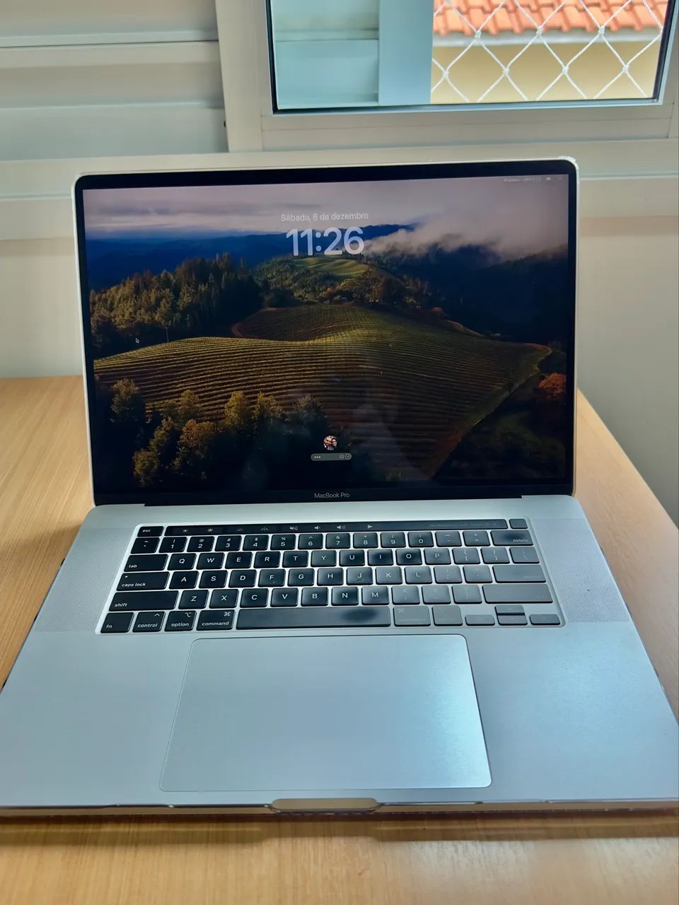 macbook pro 16 i7