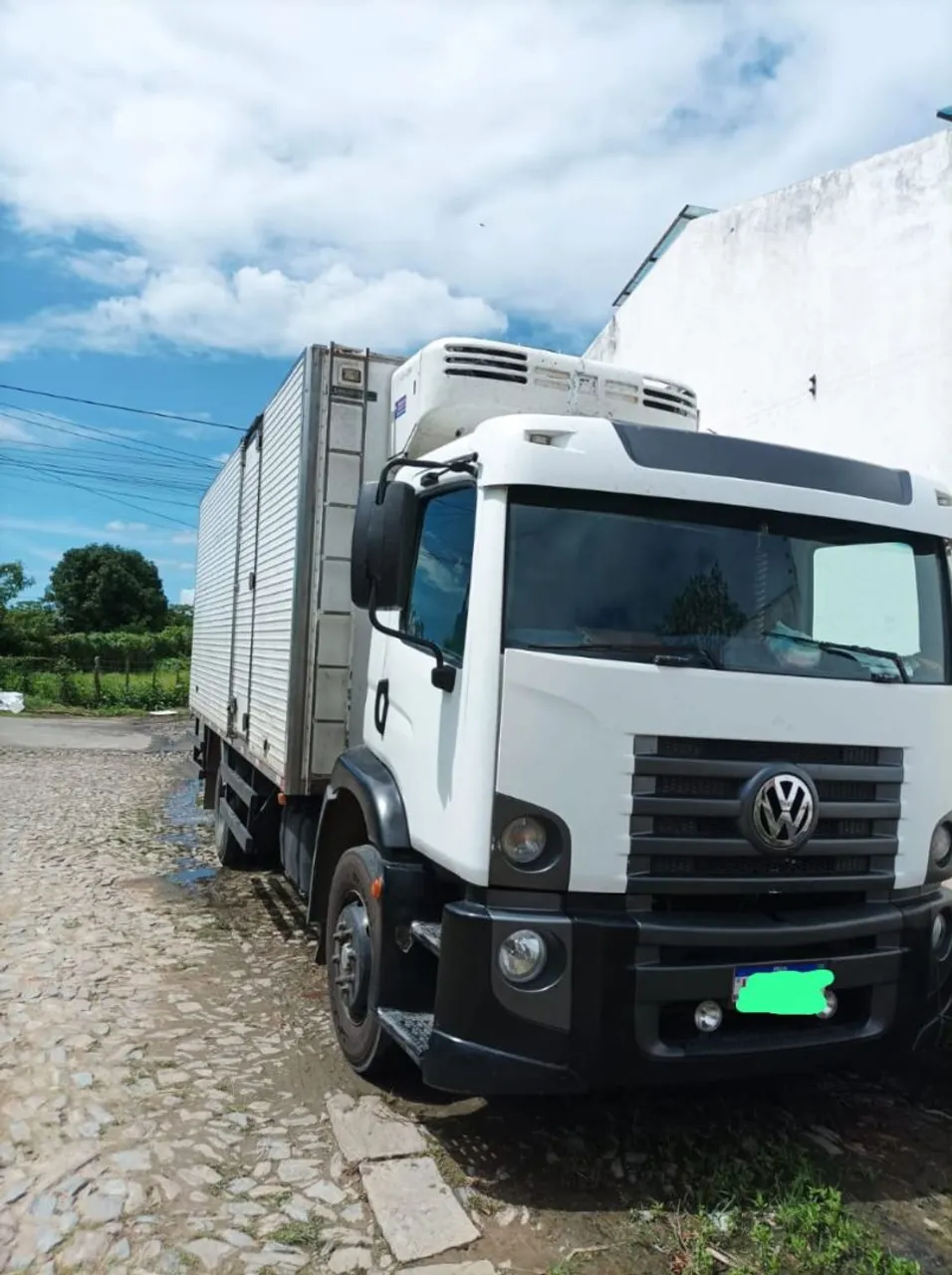 Caminhão wolksvagem 13.180, bau refrigerado.