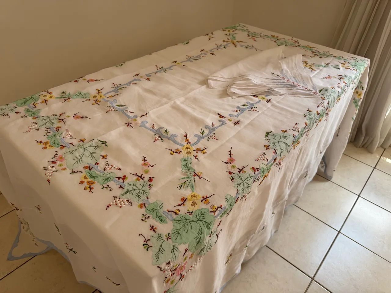 Toalha de mesa em linho bordada à mão + 8 guardanapos - Foto 5