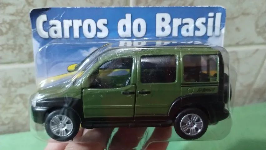 Miniatura - Fiat Doblô Adventure (Lacrada)