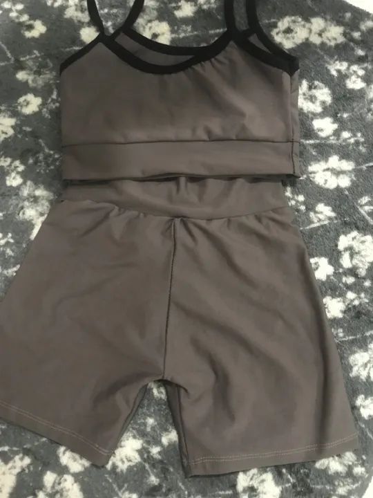 Roupa de academia
