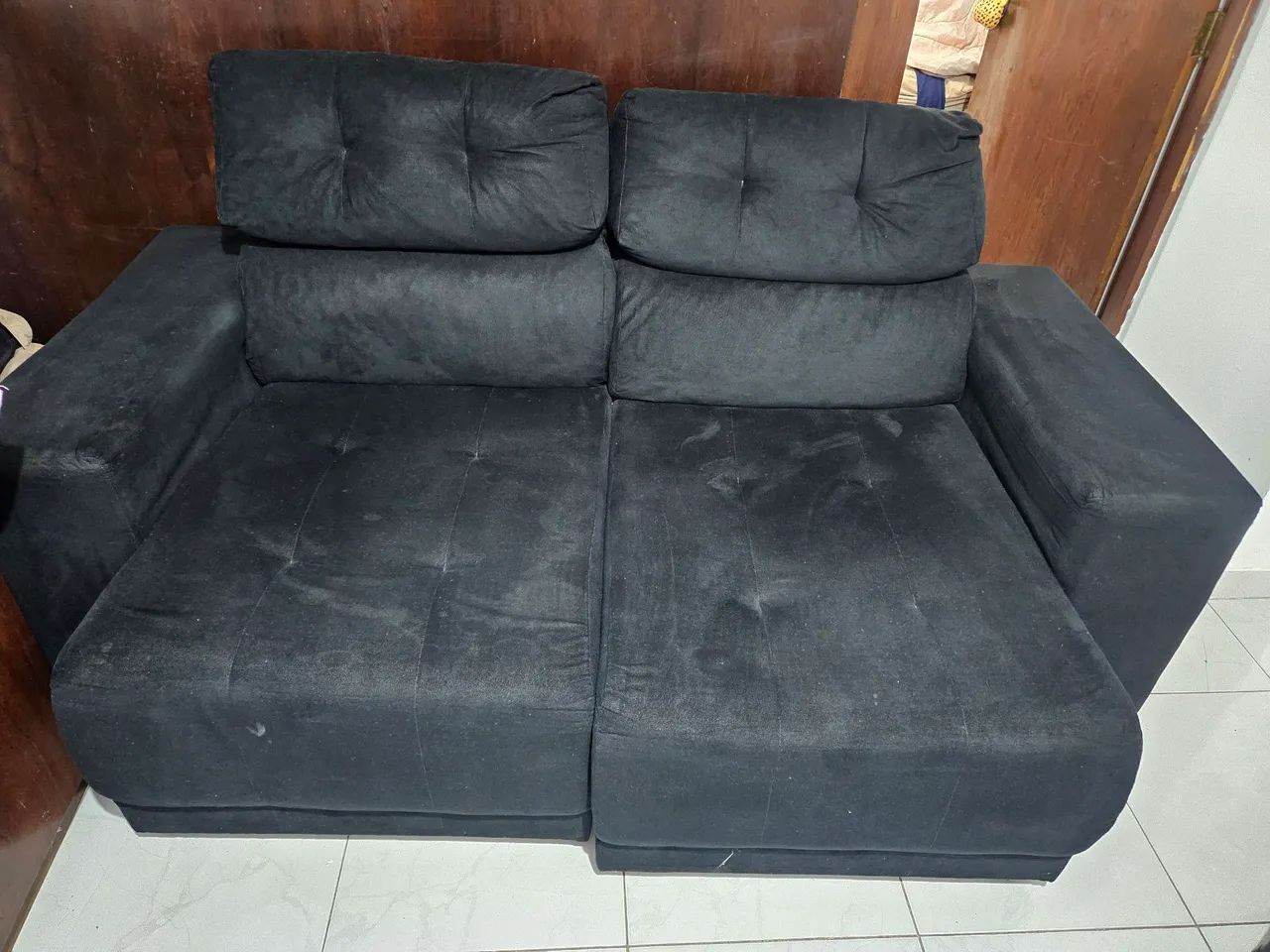 Sofá suede preto retratil