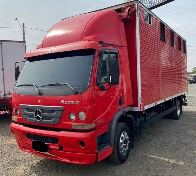 Mb Accelo 815 4x2 - 2012 baú 