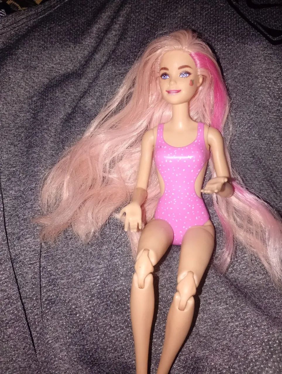 Barbie Pop Reveal Fruit Series Morango  - Boneca Articulada - Foto 2