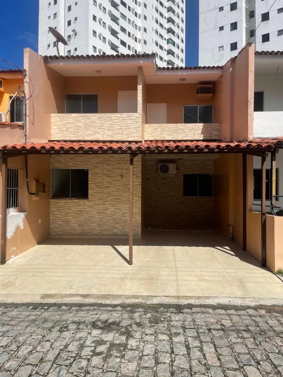 Alugo casa em condomínio fechado 