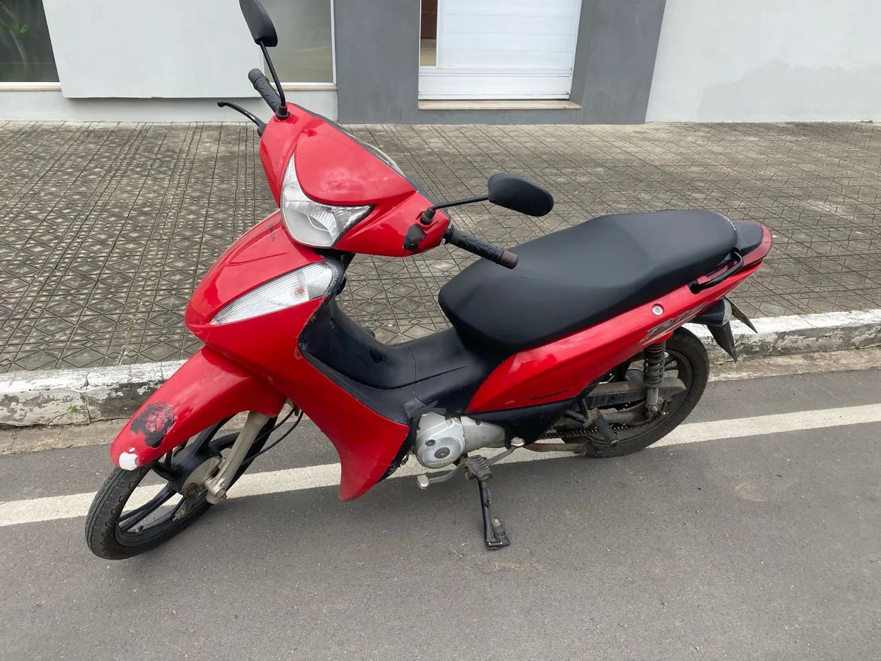 Moto de mulher licenciada 