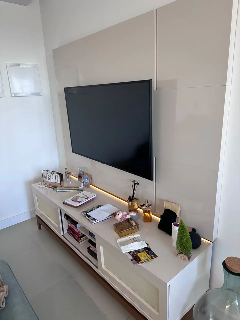 Painel de TV com Hack e Luz de Led - Foto 2