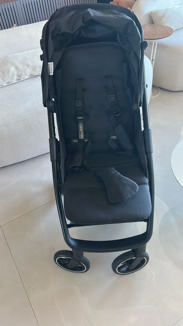 Carrinho de bebê. 