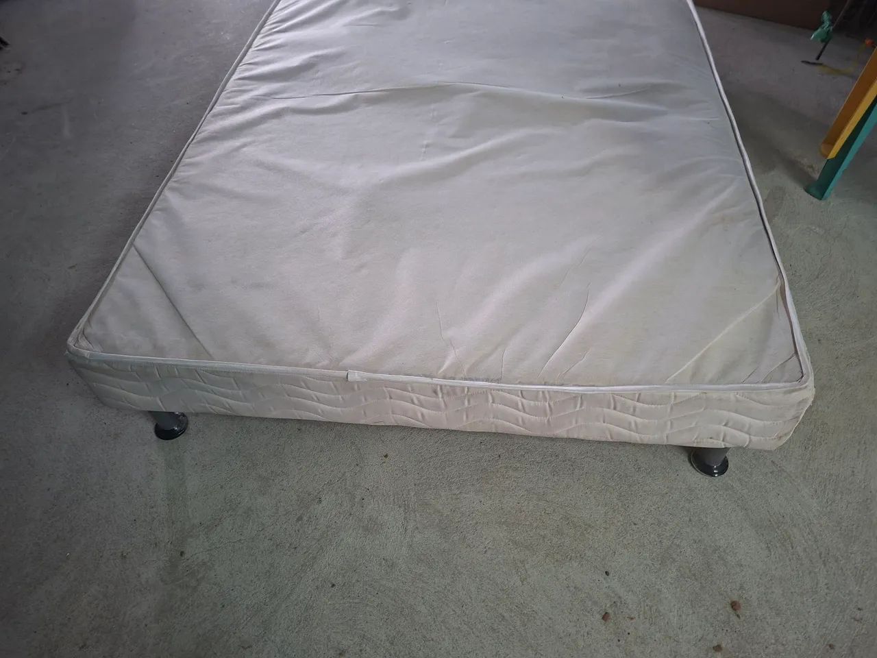 Vendo base para cama box casal