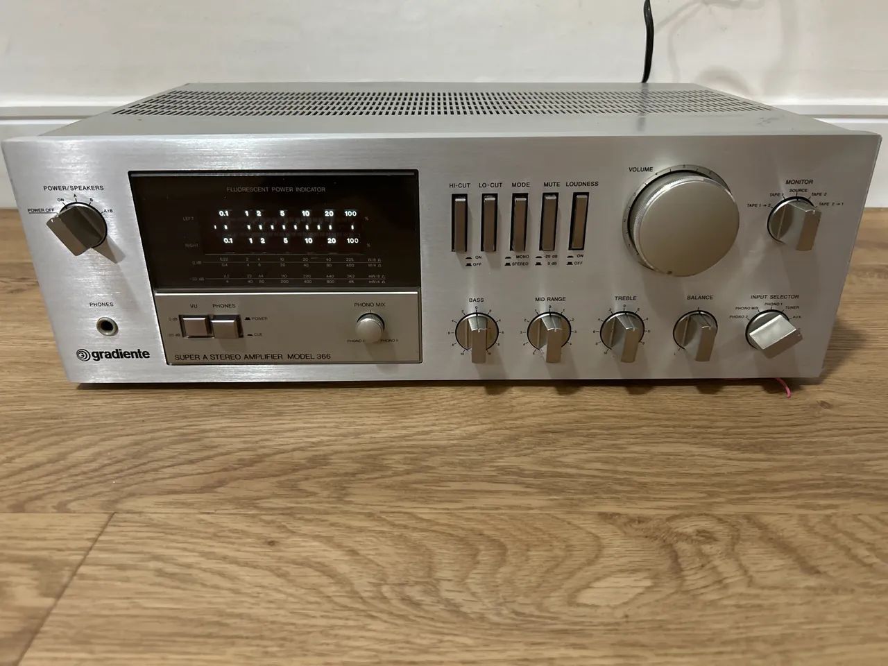 Amplificador Gradiente Model 366
