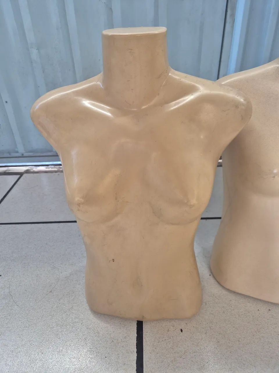 manequim busto feminino de plástico - Foto 3